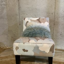 Fabric/Wodden Chair With Pillow 