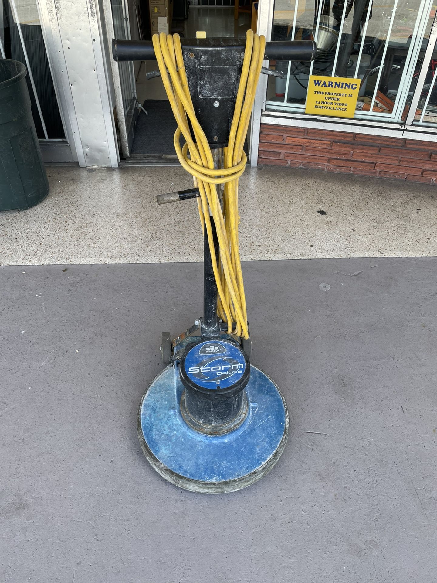 WINDSOR STORM DELUXE FLOOR SCRUBBER STRIPPER MACHINE for Sale in Miami