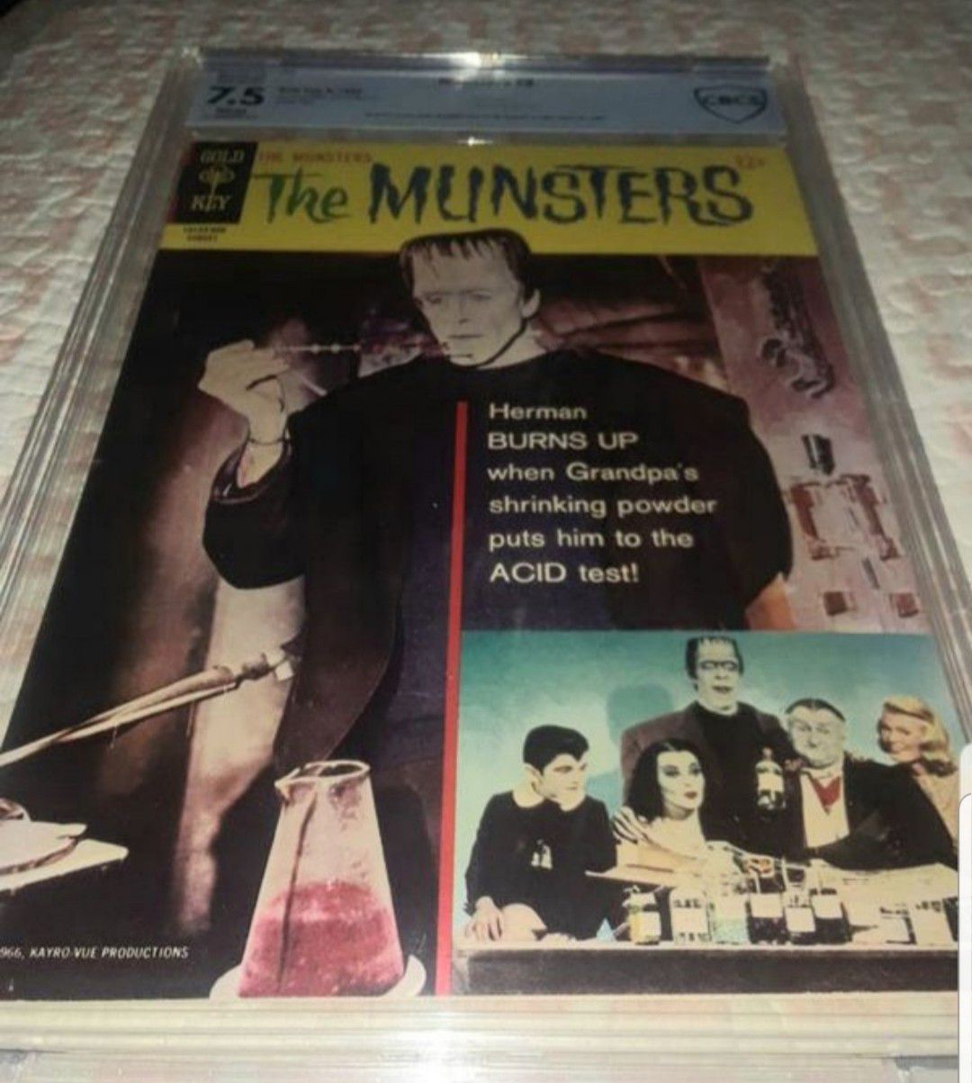1966 THE MUNSTERS COMIC BOOK GRADED 7.5