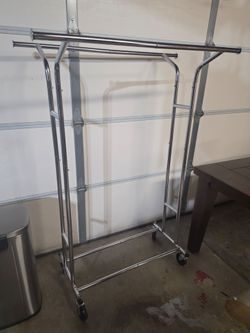 Clothes hanger rack