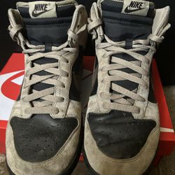 Nike Dunks,