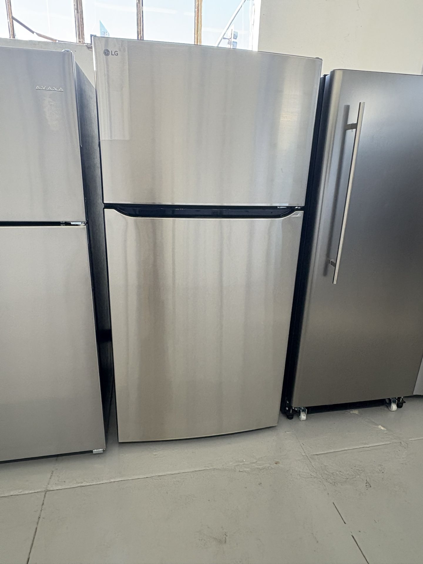 LG 33” 23.8 Cu Ft Capacity Refrigerator