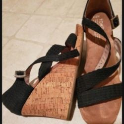 Toms Wedges sandals size w9.5