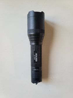 Anker Bolder Zoom Tactical Flashlight  900 Lumens USB Rechargeable