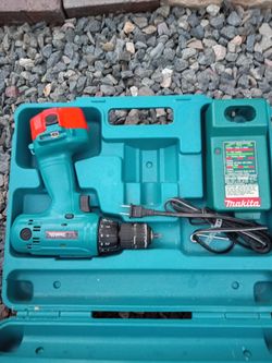 Makita 6233D 3/8" 14.4V Cordless Driver Drill - Tested And Working with Case and Charger