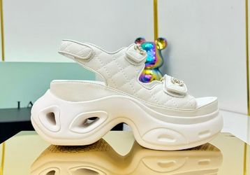 Velcro beach slippers