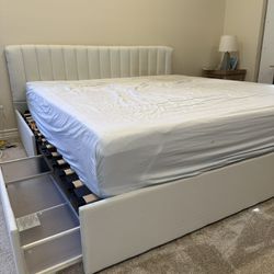 Upholstered King Bed With Storage