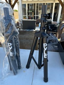Speakers stands