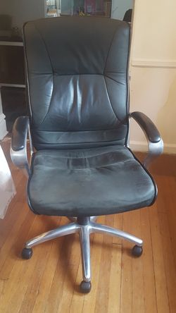 Black office chair