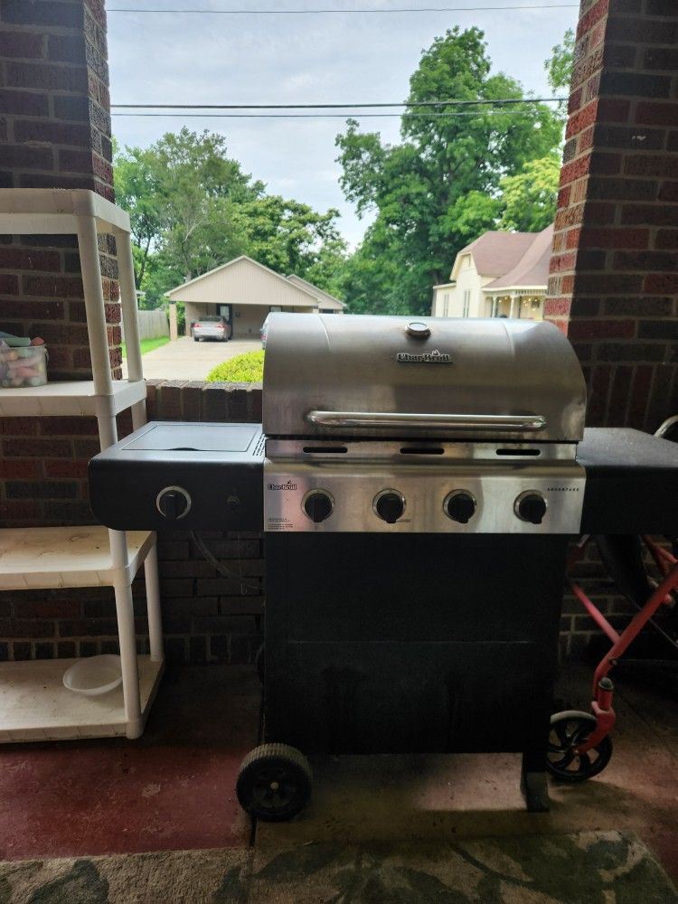BBQ Grill With Tank