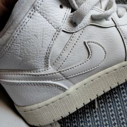 Nike Jordan 1 Size 5 1/2 Y 