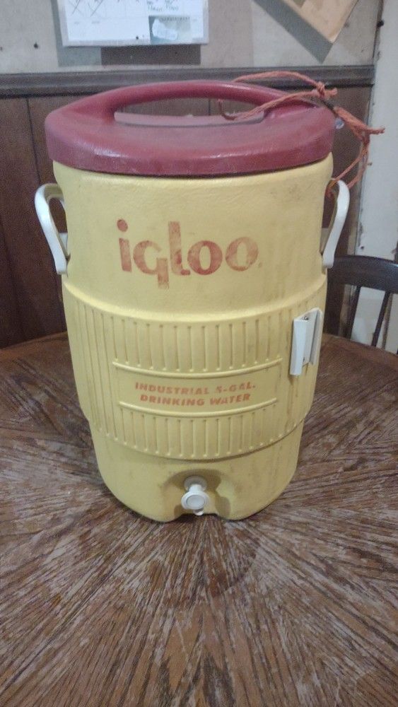 Igloo Industrial 5 Gallon Drinking Water Container 