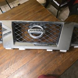 2012 Nissan Frontier Front Grille