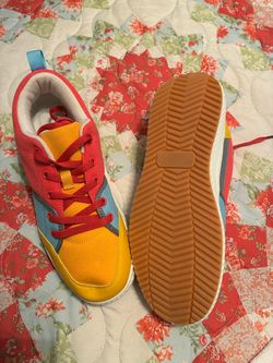 Ladies tennis shoes brand new