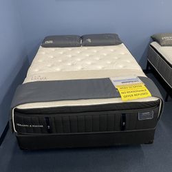 FLOOR MODEL - Must Go