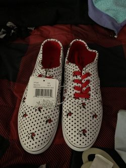 NWT Minnie Mouse Size 10 tennis shoes