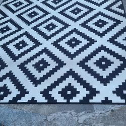 Black and White Geometric Area Rug