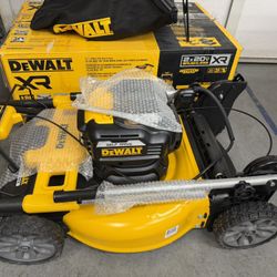 Dewalt 20V 21.5in Self Propelled Mower w/Bag *Tool Only