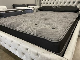 Brand New Pillow Top *Mattress* set in Plastic