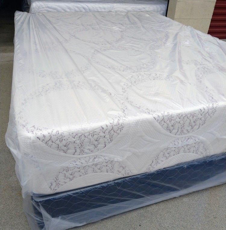 Queen Size Mattress Memory Foam And Box Spring 