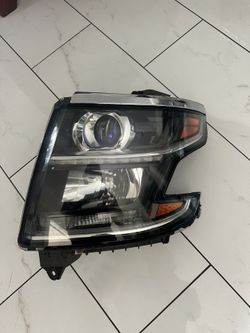 2016 Chevy Suburban Original Front Head Light ( Driver Side )