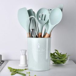 Silicone Kitchen Utensil Set Heat Resistant Non-Stick Cooking Utensils with Wooden Handles for Commercial Restaurant and Home