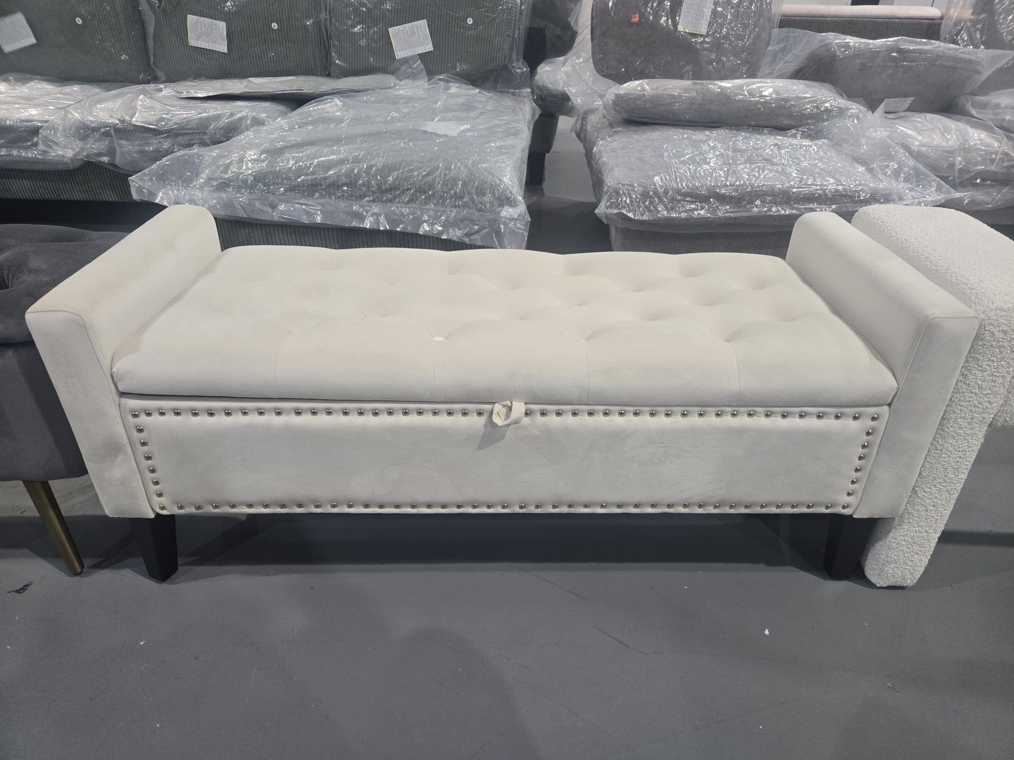 M-New 47" Velvet Storage Bench, Upholstered Bed Bench with Storage, End of Bed Ottoman with Wooden Legs,Bedside Storage Bench for Bedroom, Living Room