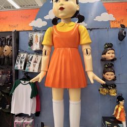 Squid Game Young-Hee Animatronic Exclusive-New