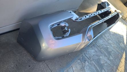 2016 - 2023 TOYOTA TACOMA FRONT BUMPER COVER SILVER GENUINE USED OEM. NCFF 