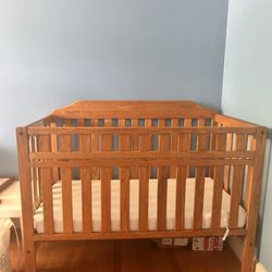 Real Wood Crib ( Free Mattress Come With It) 
