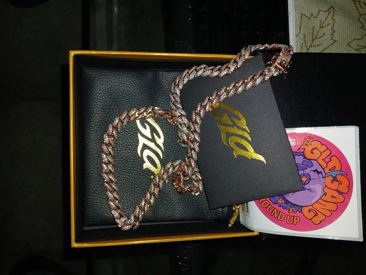 G.L.D jewelry C.Z
Rose Gold Over Silver
11 Inches Chain