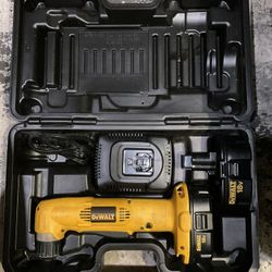 Dewalt Cordless Right Angle Drill. 2 18V Batteries. Charger, Hard Case.  