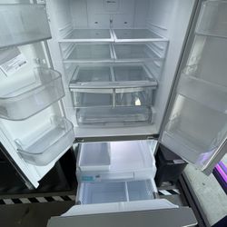 Lg 30” French Door Refrigerator With Water And Ice Maker