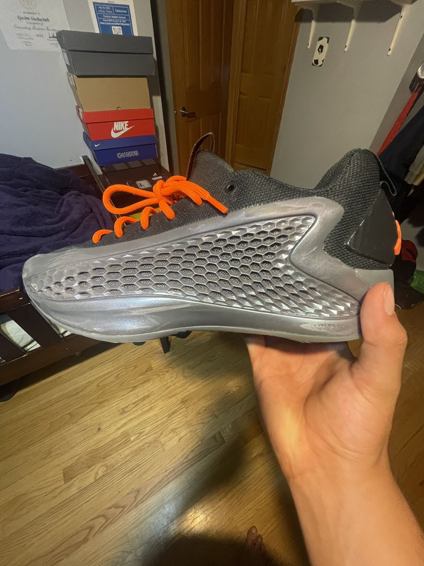 AE 1 Basketball Shoes