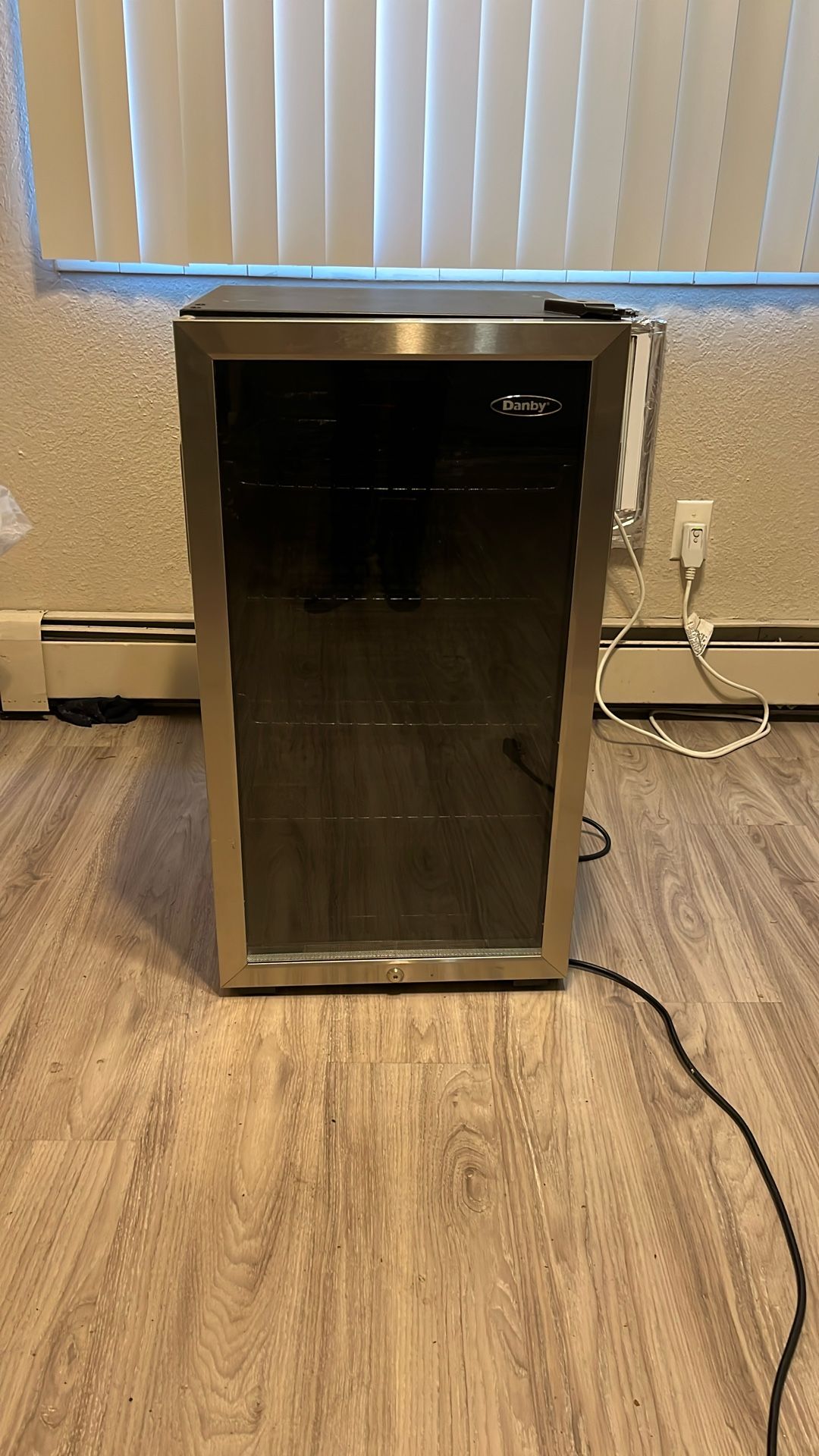 DANBY MINI FRIDGE 
