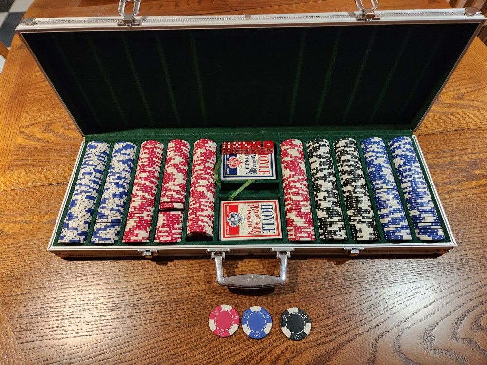 Poker Chip Set With Metal Case