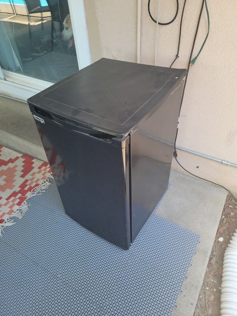 Magic Chef Mini Fridge