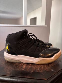 Jordan Men’s basketball sneakers. 9,5