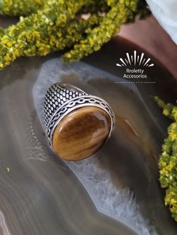 Sterling Silver 925 Ring with Cat Eye Stone.