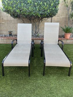 Pool Lounge Chairs