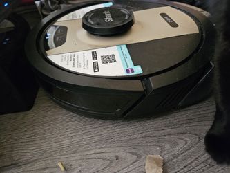 Shark - AI Ultra Robot Vacuum with Matrix Clean, Home Mapping, HEPA Bagless Self Empty Base, WiFI Connected - Black