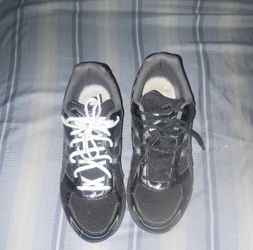 ASICS Men's Black/White Low Top Lace-Up Mesh Athletic Sneakers Rubber Outsole