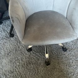 Vanity velvet cushioned chair