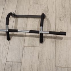 Exercise pull-up bar