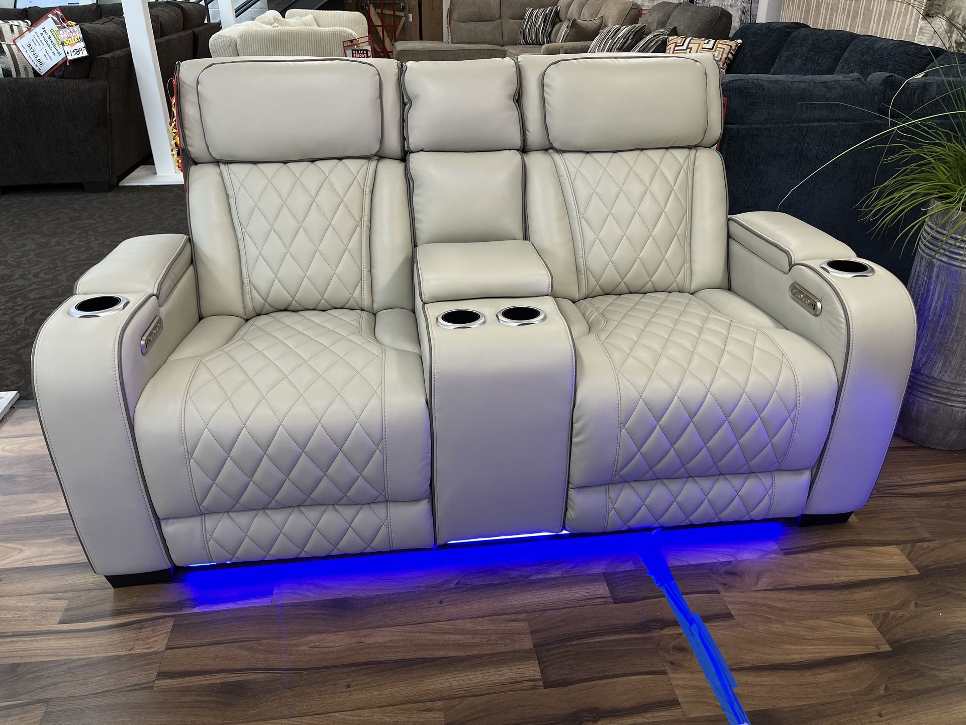 Power Reclining Loveseat!