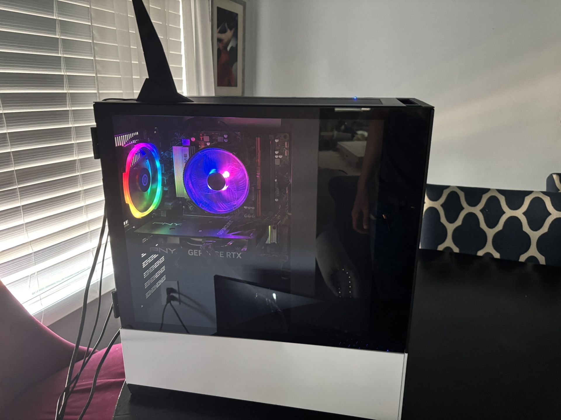 CyberpowerPc Gamermaster White RTX 4060 (with antenna, mouse, Keyboard, HDMI wire, and power cord)