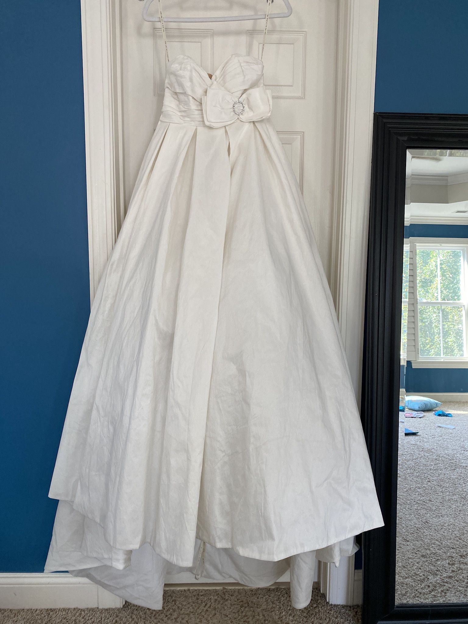 David’s Bridal Galina Strapless Shantung Taffeta Sweetheart Wedding Ballgown Dress