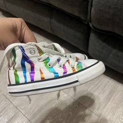 Size 7 Girl Converse 