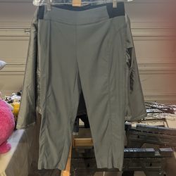 Woman’s Capri Pants Gray Elastic Waist