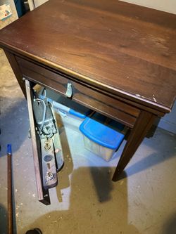 Sewing machine, heirloom must sell, moving or best offer Sewing machine, heirloom must sell, moving or best offer